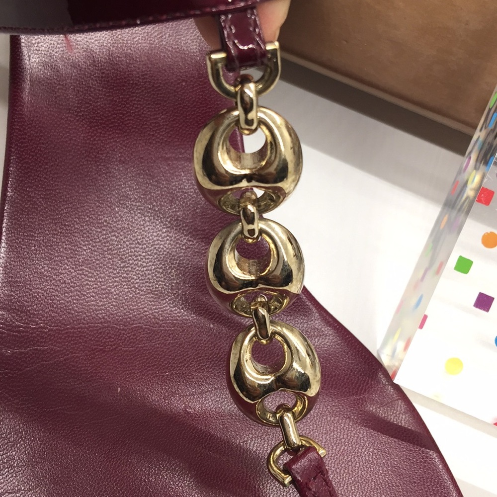 Gold Link Gucci Sandals - Picture 7 of 8